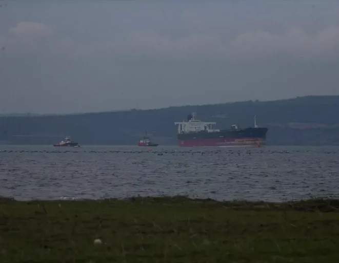 Çanakkale Boğazı'nda arızalanan tanker güvenli bölgeye demirletilecek