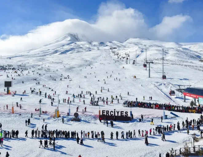 Erciyes Kayak Merkezi'ne sömestirenin ilk hafta sonunda 250 bin ziyaretçi