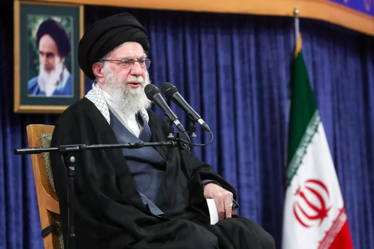 İran parasızlıktan sokaktayken, Hamaney'in mal varlığı dudak uçuklatıyor