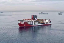 İstanbul Boğazı'na yaklaşan Türk sondaj gemisi havadan görüntülendi