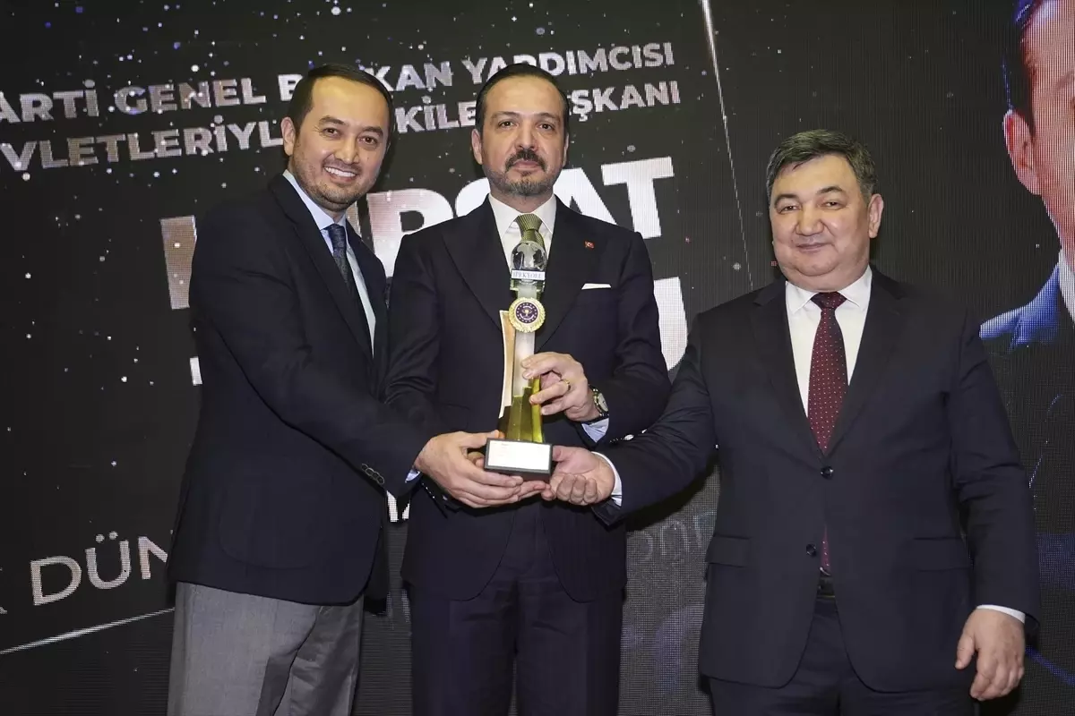 İstanbul'da "22. Uluslararası İpekyolu Yılın Altın Adamları Ödül Töreni" düzenlendi