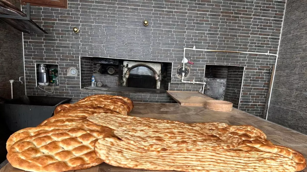 Karayazı'da yeni lavaş ve tandır ekmek fırını hizmete açıldı