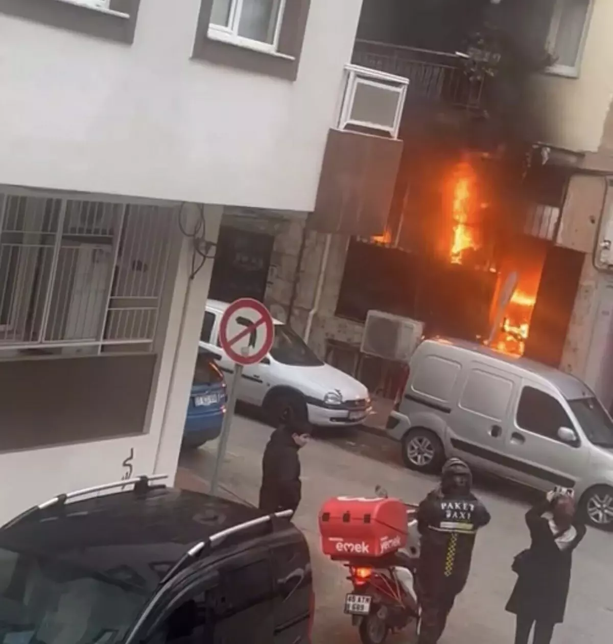 Manisa'da Oyun Salonunda Yangın Çıktı