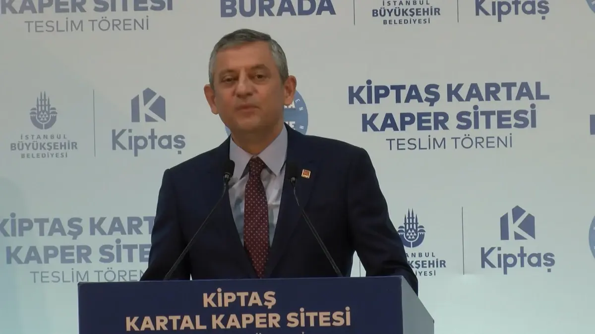 Özgür Özel, Kartal'da kentsel dönüşüm anahtar teslim töreninde konuştu