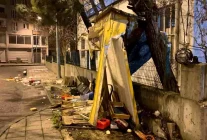 Tekirdağ'da kamyonet taksi durağına daldı, olay yerini terk etti: O anlar kamerada