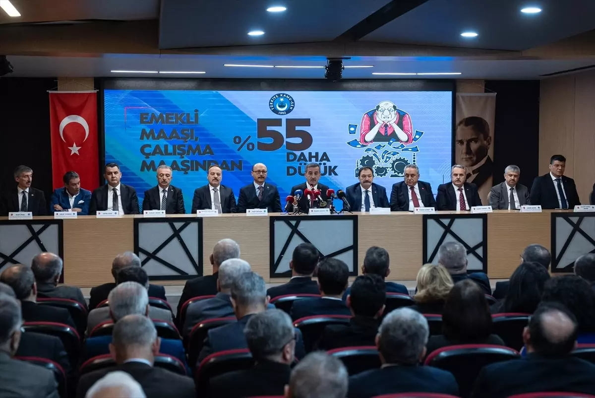 Türkiye Kamu-Sen'den "ek zam ve refah payı" talebi
