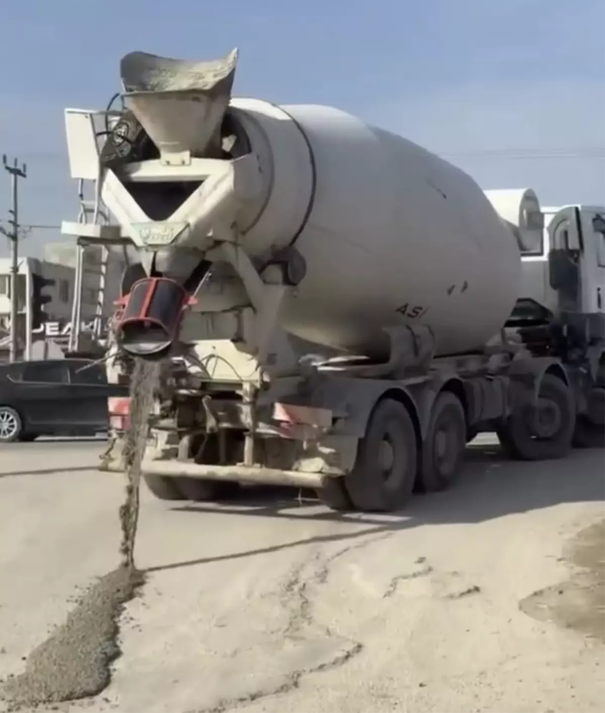 Yola beton döken mikserin şoförüne 5 bin 662 lira cezası