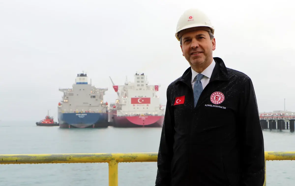 Bakan Bayraktar: Günlük 200 milyon metreküplük gazı gemilerle alır hale geleceğiz