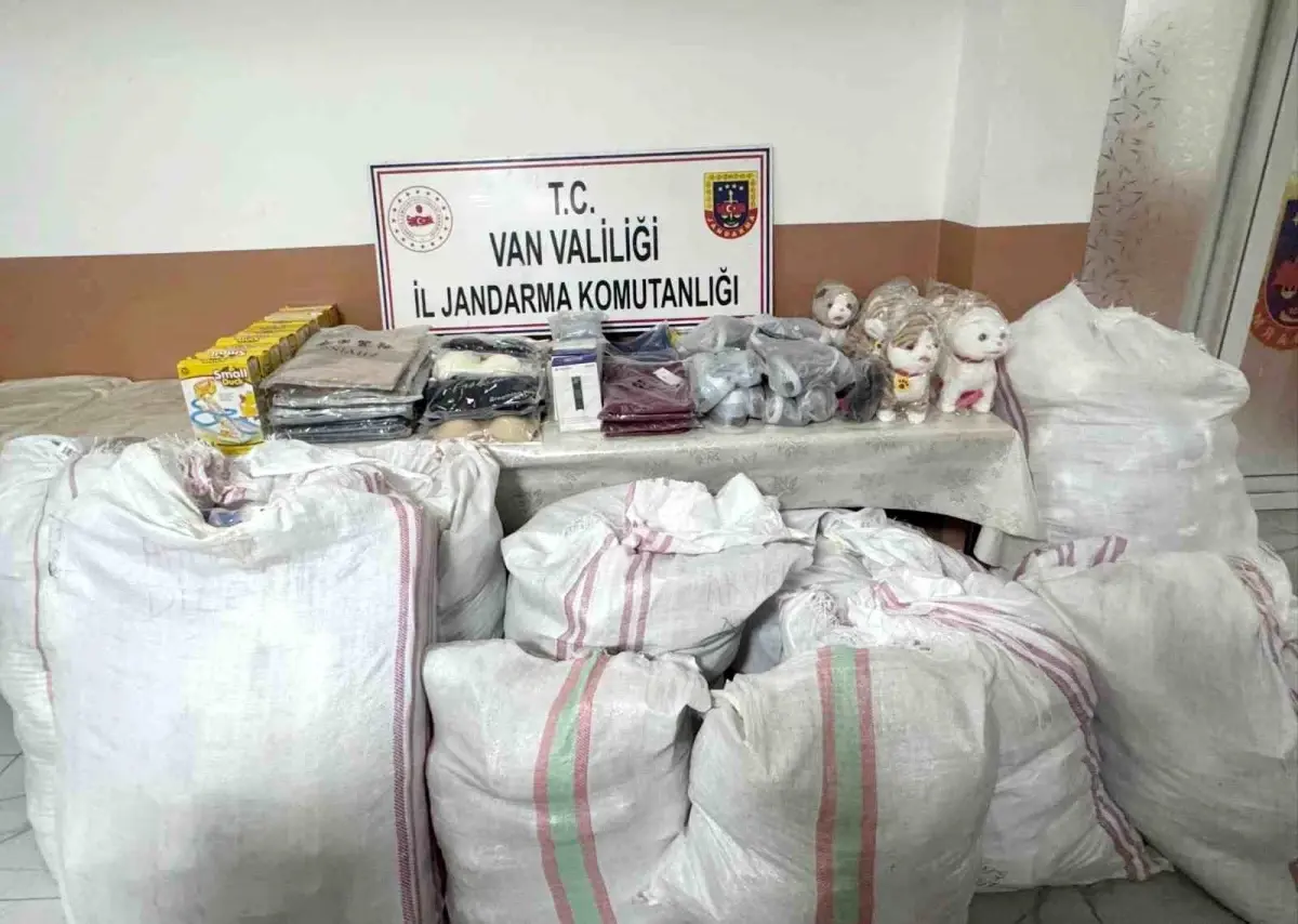 Başkale'de 3 milyon 250 bin TL değerinde kaçak malzeme ele geçirildi