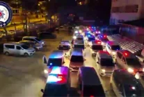 Hatay merkezli 8 ilde 'Gümrük geçişinde rüşvet' operasyonunda milyonlarca TL'lik döviz ve silah ele geçirildi