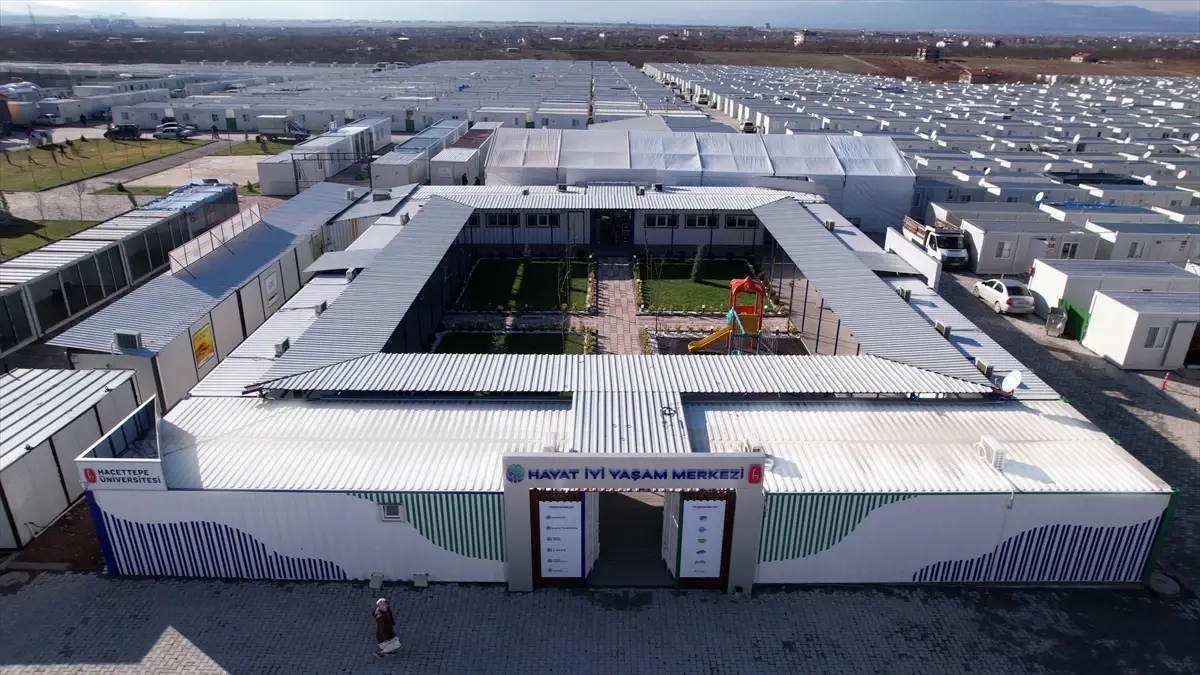 Hayat Holding "Hayat İyi Yaşam Merkezi"yle depremzedelere desteğini sürdürüyor