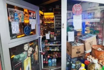 İçki fiyatlarını camlarına asan büfe işletmecisi hakkında tutanak