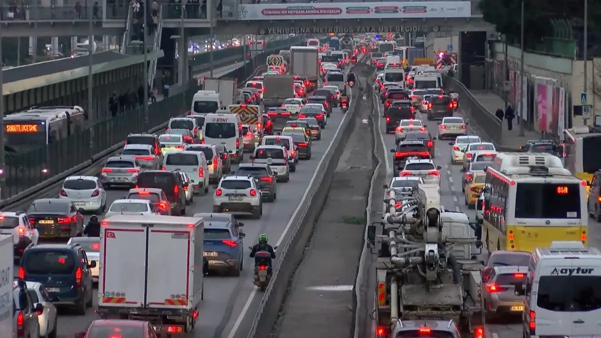 İftar öncesi trafik yoğunluğu yüzde 87'ye ulaştı