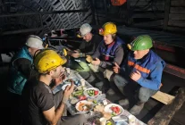 Zonguldak'ta madenciler, yerin metrelerce altında ilk sahurunu yaptı