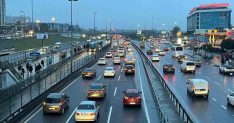 İstanbul'da bayram sonrası haftanın ilk günü sabah saatlerinde trafik yoğunluğu oluştu