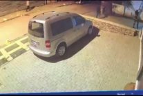 Kadıköy'de merdivenle girdiler, evdekilerin ellerini ve ayaklarını bağlayıp altınları çaldılar