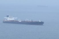 Karadeniz'de saldırıya uğrayan petrol tankeri Türkeli Demirleme Sahası'na çekildi