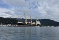 Marmaris'e kargo gemisiyle lüks motor yatlar getirildi