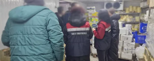 Rize'de bir depoda mevzuata ve tüketime aykırı 9 ton 750 kilo gıdaya el konuldu