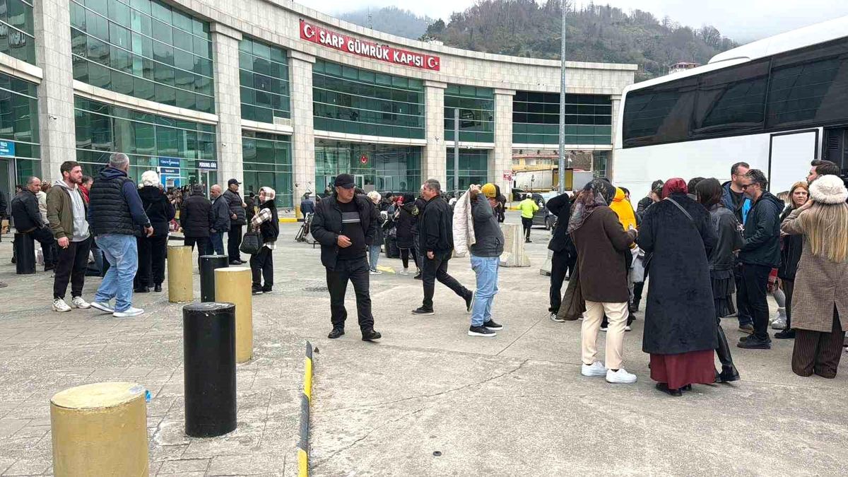 Sarp Sınır Kapısı'nda bayram tatili yoğunluğu