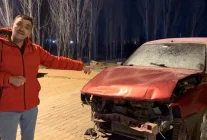 Sattığı otomobilin parasını beklerken, kazalı haliyle karşılaştı