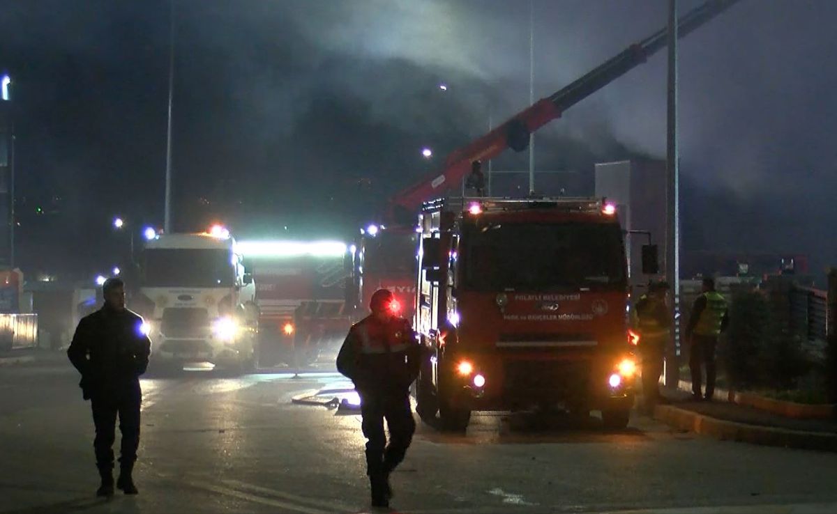 Ankara'da medikal malzeme üretilen fabrikada çıkan yangın, 5 saatte söndürüldü
