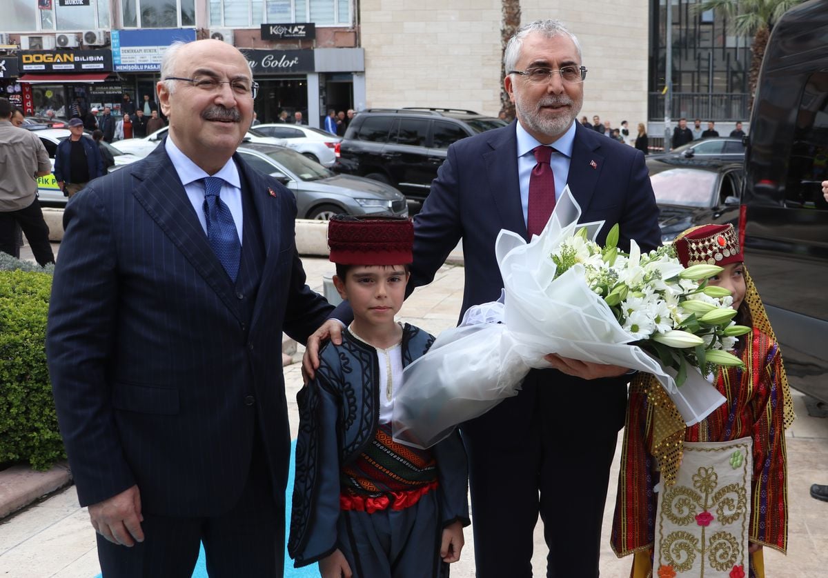 Bakan Işıkhan: Türkiye'yi karşılaşabileceği muhtemel tüm risklere karşı koruyacak her türlü tedbiri alıyoruz