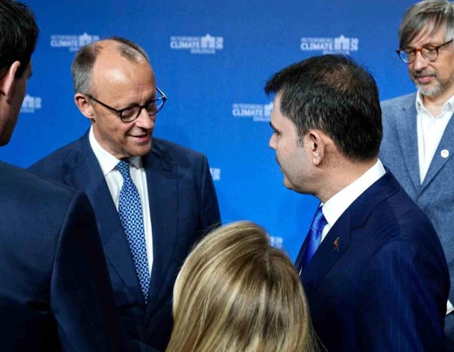 Bakan Kurum, Almanya Başbakanı Merz ile bir araya geldi