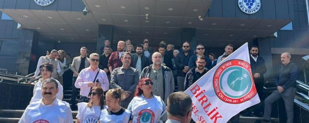 Buca Belediyesi'nde memurlar geriye dönük TİS haklarını alamadıkları için iş bıraktı