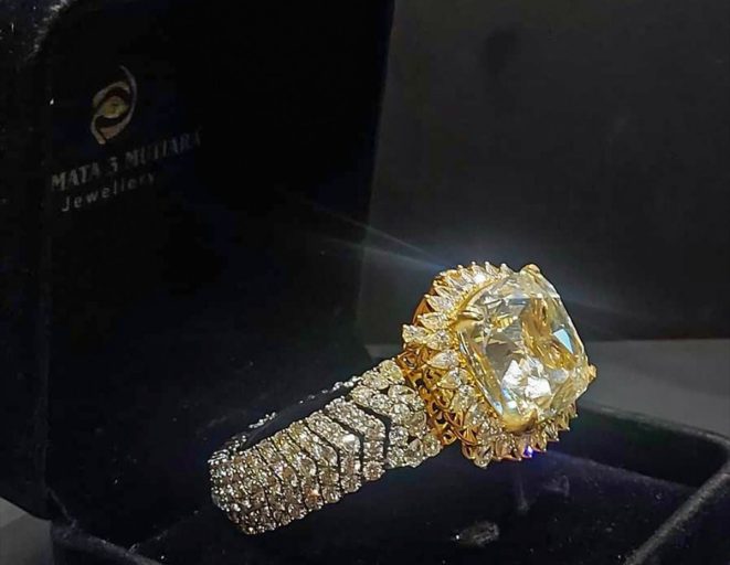 Endonezya'dan getirilen 80 karatlık pırlantayı Kapalıçarşı'da satmaya çalışan 6 şüpheli yakalandı