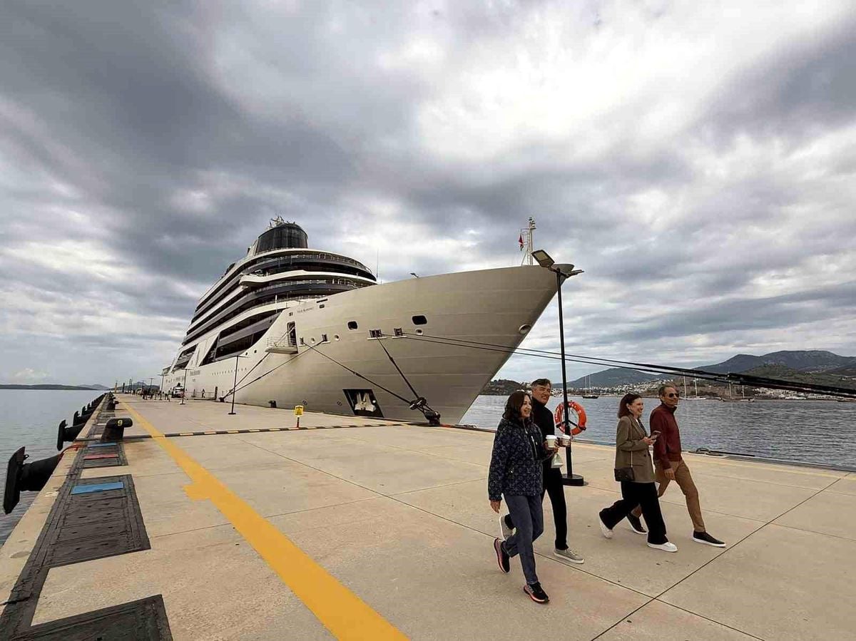 Four Seasons 1 137 yolcu ile Bodrum'a geldi