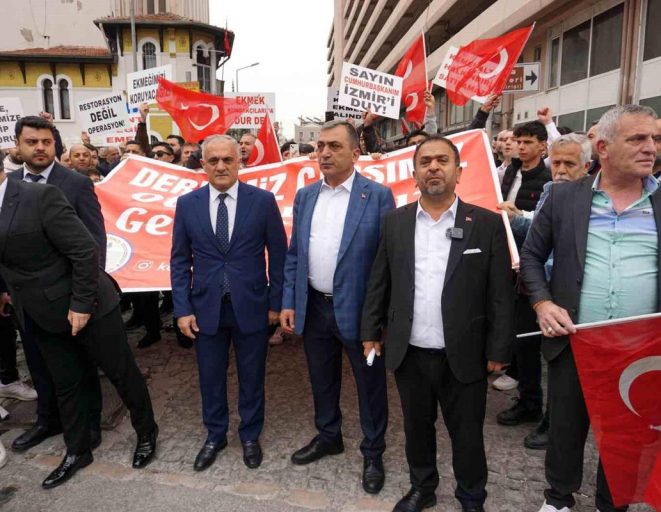 Kemeraltı esnafı otopark sorunu nedeniyle kepenk kapattı