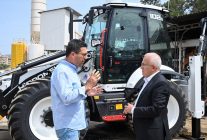 Kumluca Belediyesi iş makinesi filosunu güçlendirdi