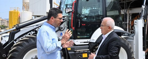 Kumluca Belediyesi iş makinesi filosunu güçlendirdi