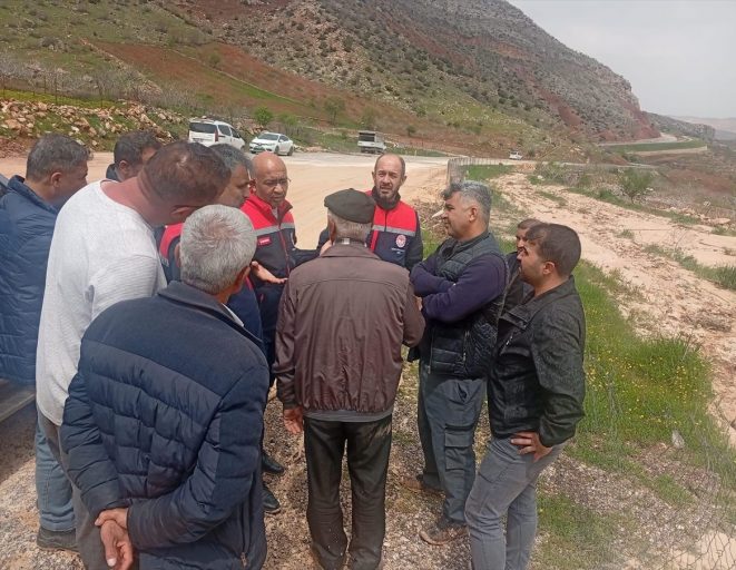 Siirt'te sağanak nedeniyle oluşan hasarın tespiti ve kapanan yolların açılması için çalışma yapıldı