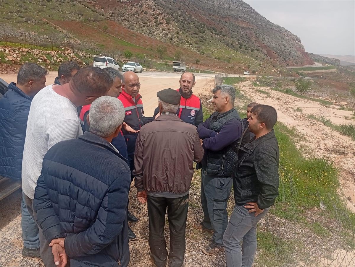 Siirt'te sağanak nedeniyle oluşan hasarın tespiti ve kapanan yolların açılması için çalışma yapıldı
