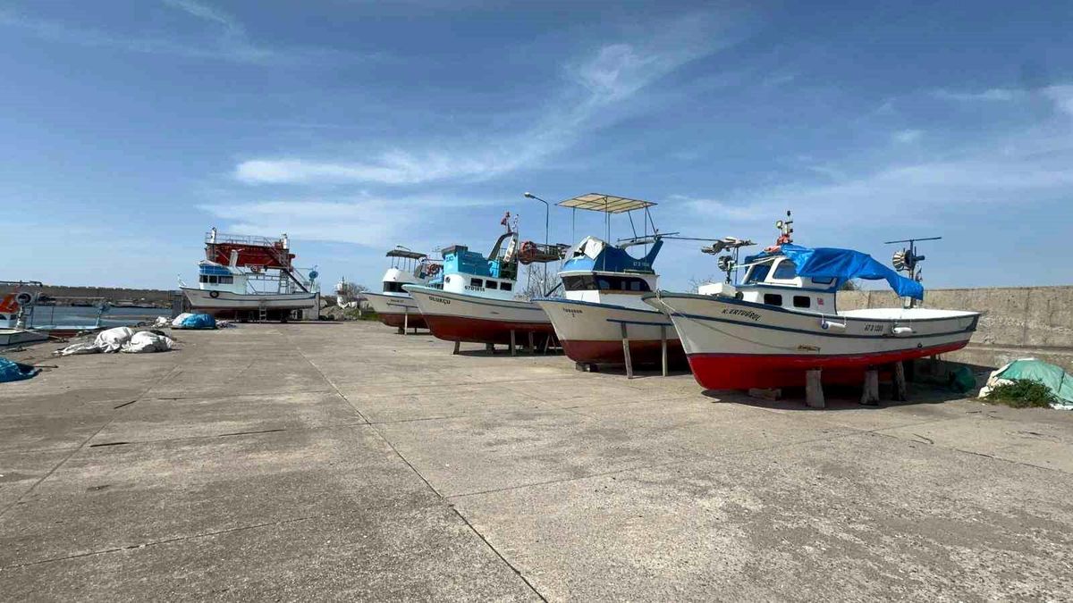 Zonguldak'ta balıkçılar limana demirledi, umutlar yeni sezona kaldı