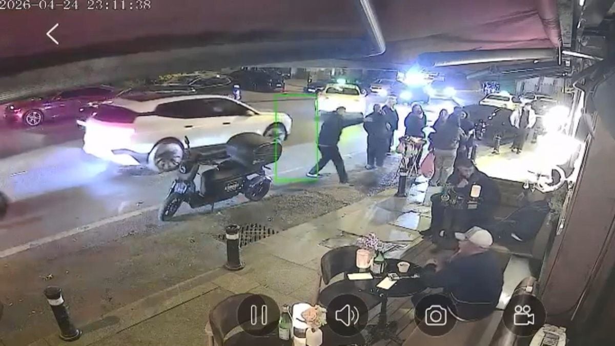 Bebek'te iş insanın restoranına silahlı saldırı; müşteriler panikle kaçtı saldırgan yakalandı