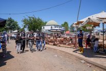 Diyarbakır'da polis kurban satış yerlerinde sahte para uyarısı yaptı