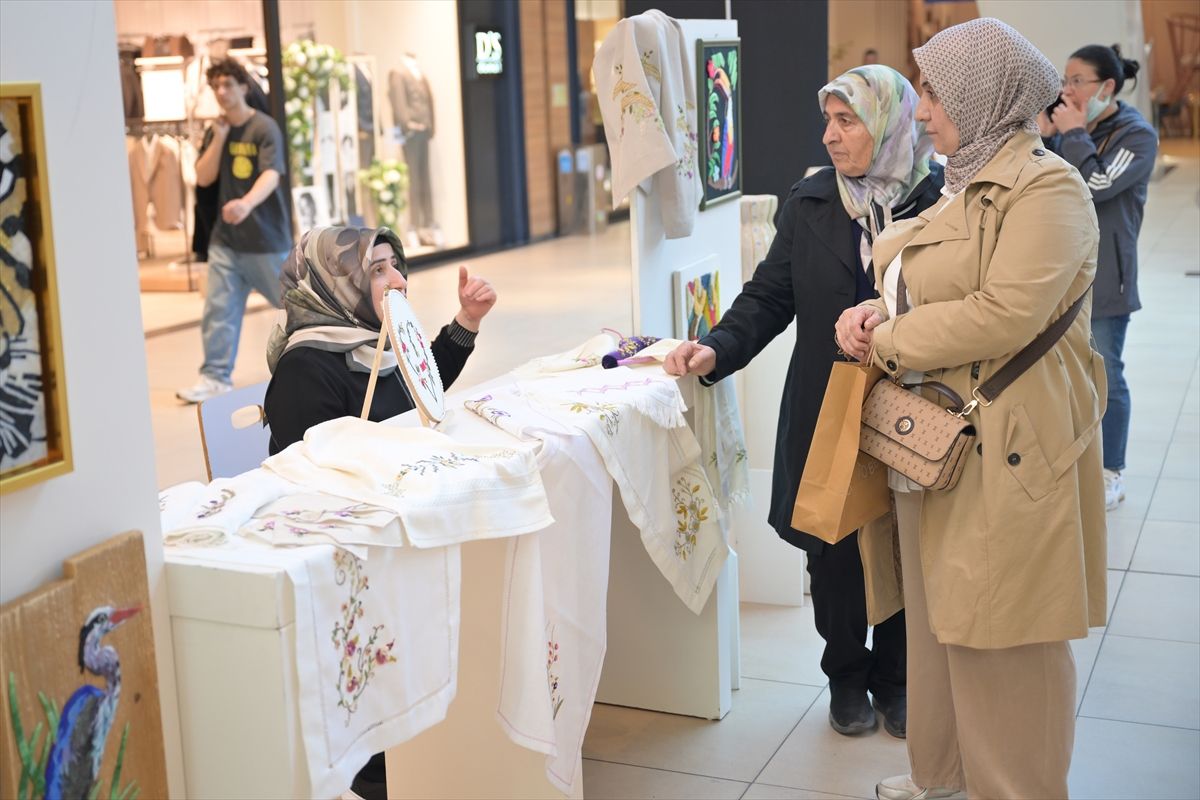 Esenyurt Belediyesi'nden Anneler Günü'ne özel sergi