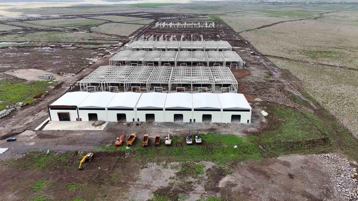 Orta Doğu'da çatışmaya rağmen ülkede 'Terörsüz Türkiye' süreci: Diyarbakırlı iş adamı kentinde milyarlık yatırımı sürdürüyor