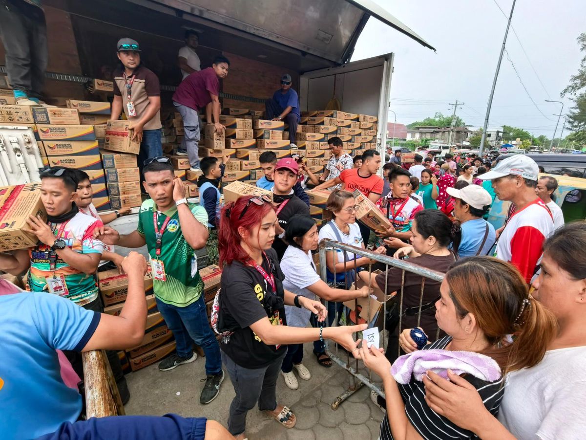 Filipinler'deki Çin Toplumu, Deprem Mağdurlarına 180.000 Doların Üzerinde Bağışta Bulundu