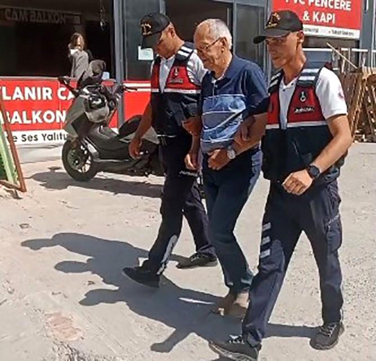 Kooperatif başkanının gözaltına alındığı operasyonun görüntülere ortaya çıktı