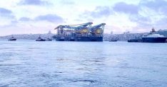 Saipem 7000 geçişi için İstanbul Boğazı 14 saat trafiğe kapatıldı