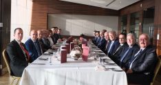 TBMM Başkanvekili Adan İzmir'de iş dünyası temsilcileriyle bir araya geldi