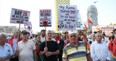 Tiran'da 'Arnavutluk satılık değildir' protestoları