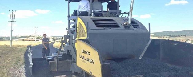 Aslanapa’da sıcak asfalt yol çalışması yerinde incelendi