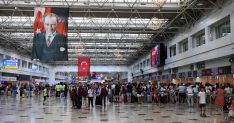 Bakan Uraloğlu: "İstanbul'daki iki havalimanımız, yılın ilk yarısında 78 ilin nüfusundan fazla yolcuyu ağırladı"