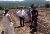 Baştuğ Yelişyurt'ta 14 ton saman balyası yanan üreticiyi ziyaret etti