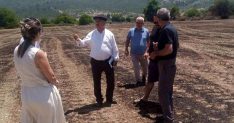 Baştuğ Yelişyurt'ta 14 ton saman balyası yanan üreticiyi ziyaret etti